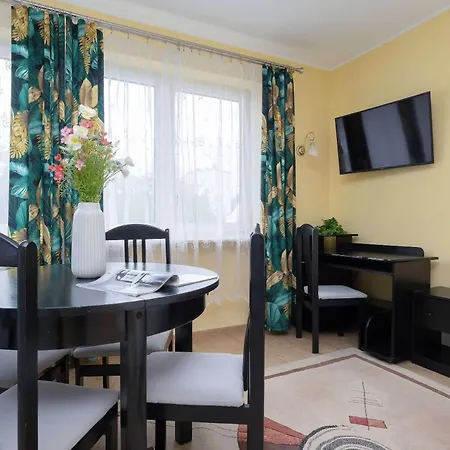 公寓 Cozy For 4 People With Swimming Pool And Tennis Court By Renters 波兹南