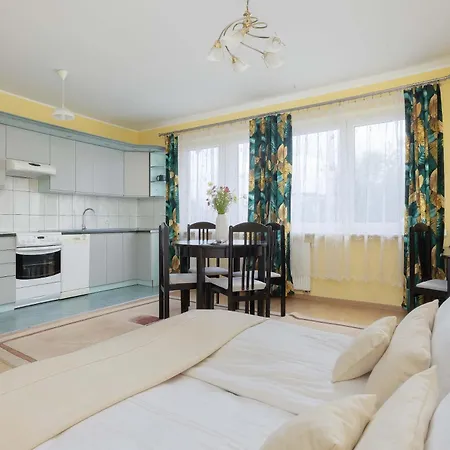 Cozy For 4 People With Swimming Pool And Tennis Court By Renters 波兹南